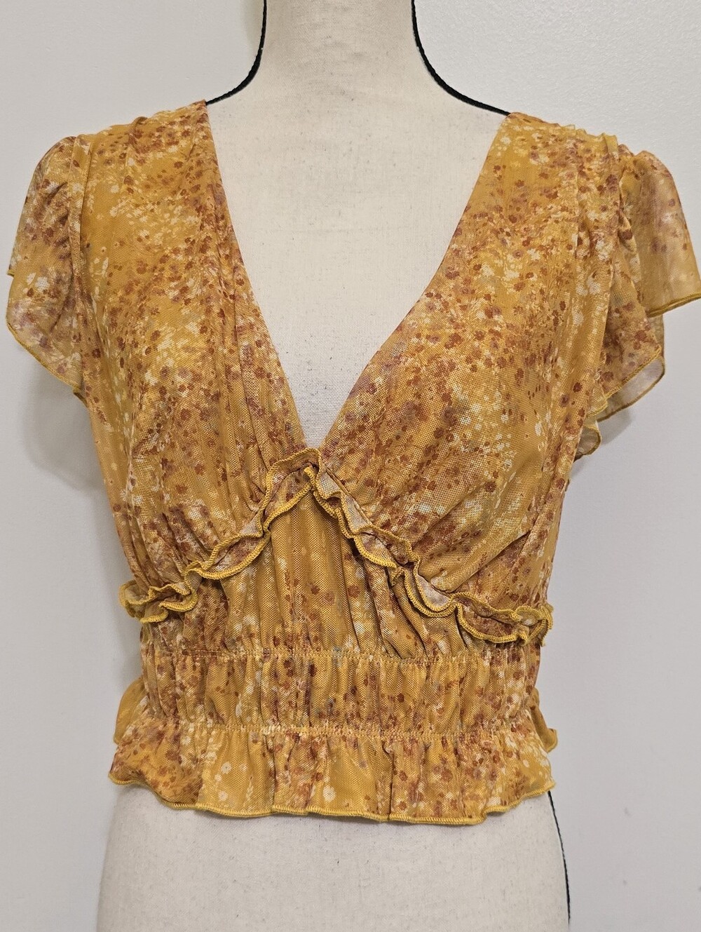 new GYPSIES & MOONDUST size XL Floral Flutter Sleeve Ruffle Ruched Top Yellow